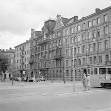 Valhallavägen 102 österut mot 108