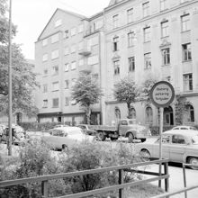 Östermalmsgatan 54 t.v. och 52 t.h