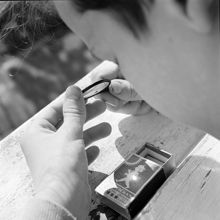 Pojke med brännglas