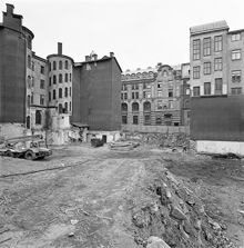Kv. Loen under rivning. Vy från Jakobsgatan mot söder