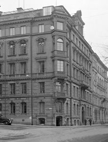 Valhallavägen 112. T.v. Grev Turegatan