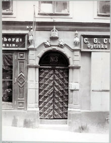 Storkyrkobrinken 3, portal