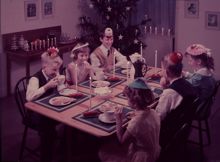 Reklamfoto för stearinljus i juletid. Barnkalas.