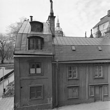 Nytorgsgatan 8. Katarina kyrkas torn i fonden