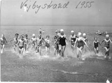 Manilla: Badstund på  Vejbystrand 1955