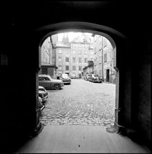 Hamngatan 17. Gården söderut från inkörsporten