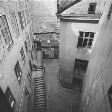 Bastugatan 1, gården