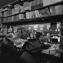 Centralstationen. Kiosk med tidningar och böcker.