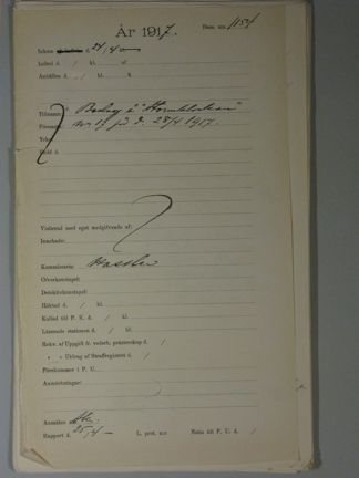 Polisen beslagtar Stormklockan.