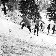 Preparering av skidbacke i Hemskogen, Enskedefältet