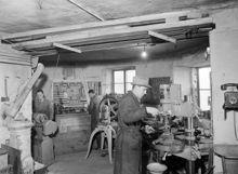 Verkstad i kv. Järngraven Övra. Kvarteret som låg mellan Sjöbergsplan och Södermalmstorg revs 1954