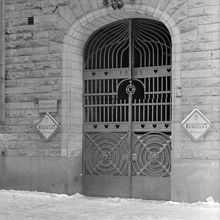 Skeppargatan 26, port till gårdsinfart