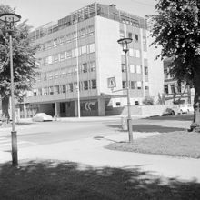 Hörnet Karlavägen 31 t.v. och Villagatan 1