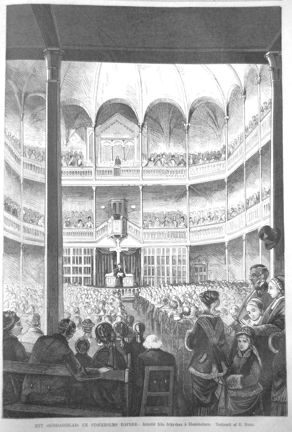 Folksamling i bänkar och på två läktare i Blasieholmskyrkan