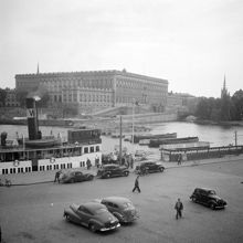 Vy från Södra Blasieholmshamnen mot slottet. Strömbron byggs
