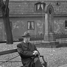 Författaren Bo Bergman på Klara kyrkogård