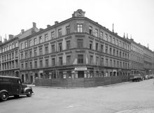 Tulegatan 39 vid hörnet av Surbrunnsgatan t.v