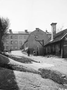 Skeppargränd söderut mot Åsögatan. I fonden ligger kv. Oljan