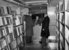 Interiör från en bokbuss/biblioteksbuss