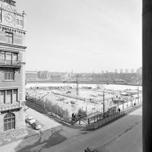 Hörnet av Fleminggatan 6 och Pipersgatan 34. T.v. Separators fabriksområde. Här börjar Tekniska Nämndhuset byggas 1962