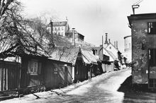 Saltmätargatan sedd norrut. I fonden till höger Stockholms stadsbibliotek. Saltmätargatan 25 - 31