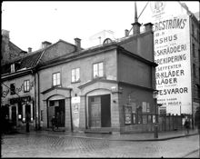 Gamla våghuset vid Hötorget. T.h. Kungsgatan