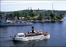 Sandhamnsexpressen på väg ut. Kastellholmen och Djurgården i bakgrunden