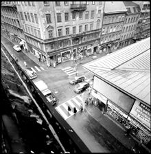 Hamngatan österut, puckeln, sett från Malmskillnadsgatan 3B