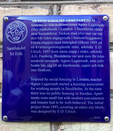 Blå emaljerad skylt med blå text