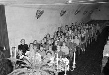 Elever och lärare från Storkyrkans folkskolor har minnesstund om Gustaf V