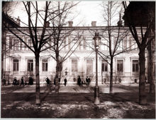 Kungsträdgårdsgatan 14, Barclayska huset och allén framför. Även kallat Wallenbergska huset