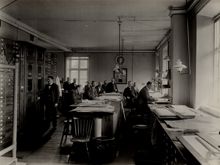 Ingenjörer på maskinavdelningens ritkontor. J & C G Bolinders Mekaniska Verkstads AB.