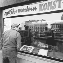 Klarabergsgatan 23. Spaks skyltfönster