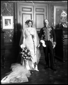 Porträtt av brudpar; greve Badeni med fru Alice, född Ankarcrona