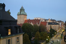 Bergsgatan österut, Rådhusets baksida