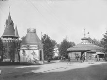 Stockholmsutställningen 1897. Till höger tobakfabriken Hellgrens paviljong