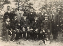 Lärarpersonalen på parkbänken, 1910. Frimurarbarnhuset, Kristineberg.