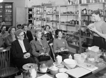 Kursverksamhet vid Stockholms Högskola 1951. Vår bostad och dess inredning