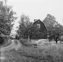 Granhultsvägen 25, Stä 3893 från nordväst. Mindre hus av trä