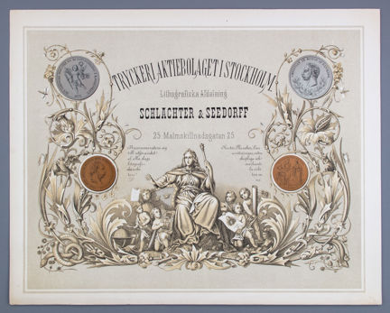 Färglitografi med medaljer, slingor samt text.