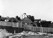 I förgrunden pågår framdragningen av Rosenlundsgatan framför kvarteret Matsäcken.