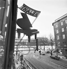 Skylt på fasaden till huset Vasagatan 23, 25