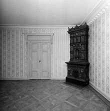 Karlavägen 45. Kakelugn