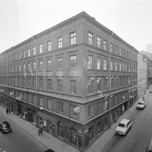 Hörnet av Regeringsgatan 59 och Jakobsbergsgatan 29 (t.h.)