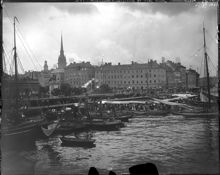 Fiskarhamnen mot Skeppsbron och Slussen