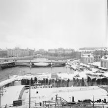 Anläggningsarbete för Centralbron. Vy österut med Vasabron i bakgrunden