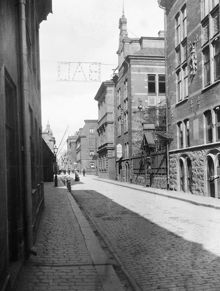 Gamla Kungsholmsbrogatan 45 och 43 österut mot Östra Järnvägsgatan. Nuv. kv. Terminalen