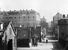 Kungstensgatan österut mot Stora Badstugatan. Närmast t.v. Kungstensgatan 34 vid korsningen med Saltmätargatan
