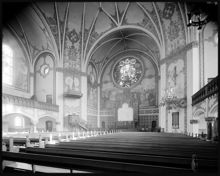 Interiör mot koret i Sofia Kyrka
