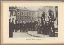 Bondetåget 1914. Kvinnornas standar överlämnas.